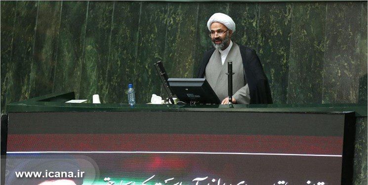 پژمانفر»، «لاریجانی» را دیکتاتور خطاب کرد/فضای متشنج مجلس